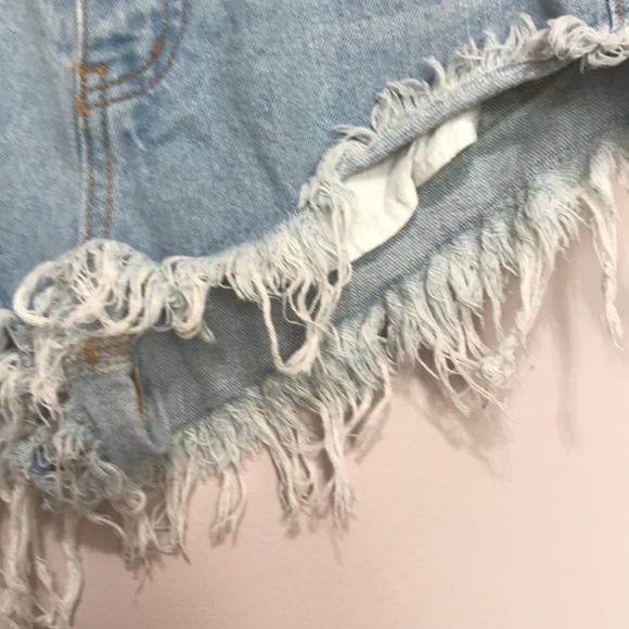 Signature 8 FRAYED DENIM SHORTS frayed hem light wash Small - Picture 6 of 14